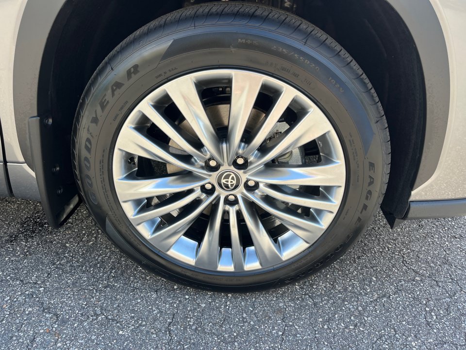 New 2026 Toyota Highlander Platinum AWD/4WD image 23