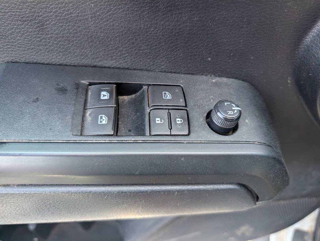 Used 2020 Toyota Tacoma SR image 10