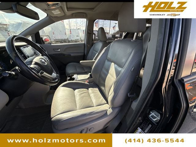 Used 2018 Toyota Sienna XLE image 12