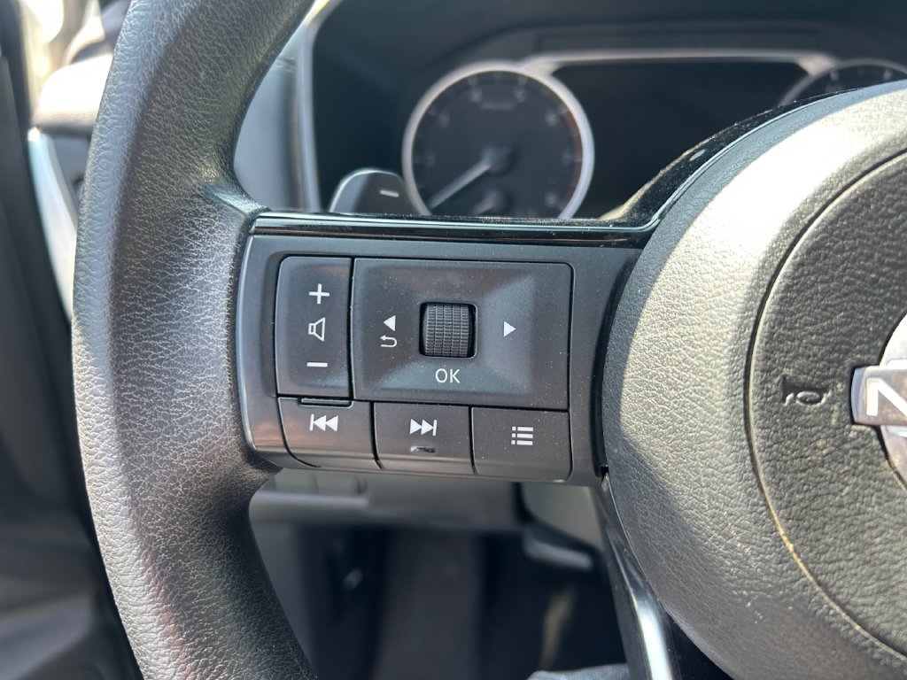 Used 2023 Nissan Rogue SV FWD image 19