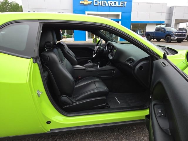 Used 2015 Dodge Challenger R/T Plus RWD image 36