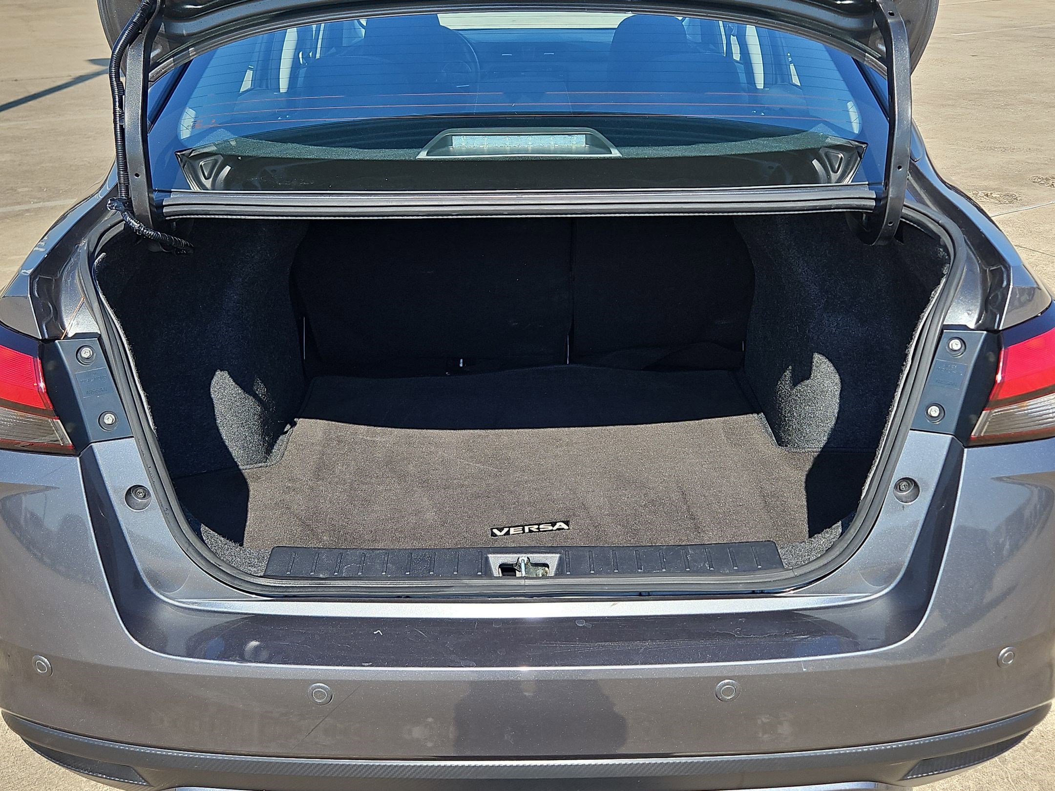 Used 2024 Nissan Versa SR image 29