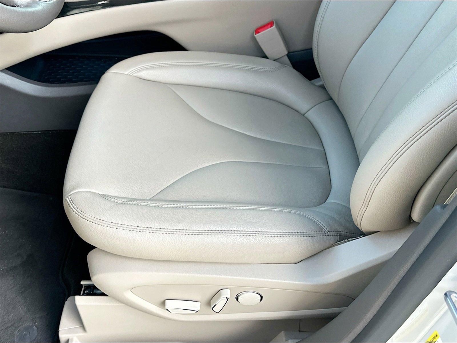 Used 2023 Lincoln Nautilus AWD w/ Premium Package image 19