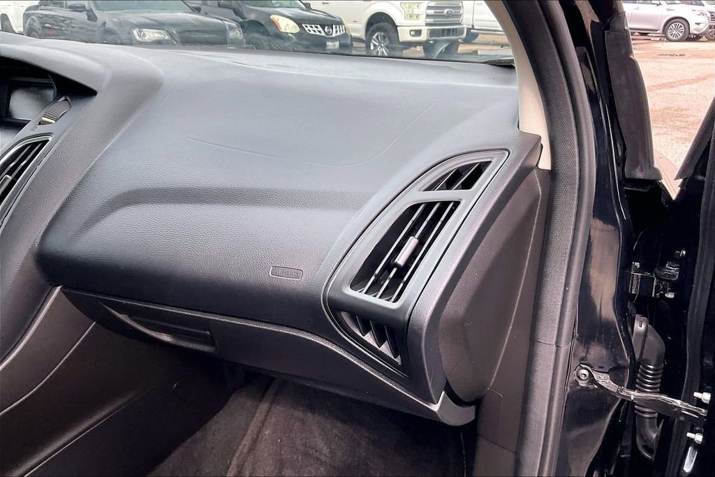 Used 2016 Ford Focus SE w/ Equipment Group 201A image 22