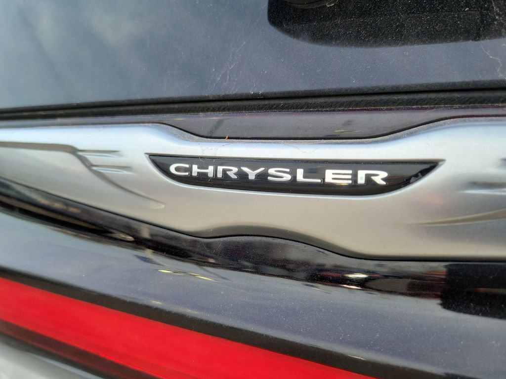 Used 2024 Chrysler Pacifica Touring-L image 6
