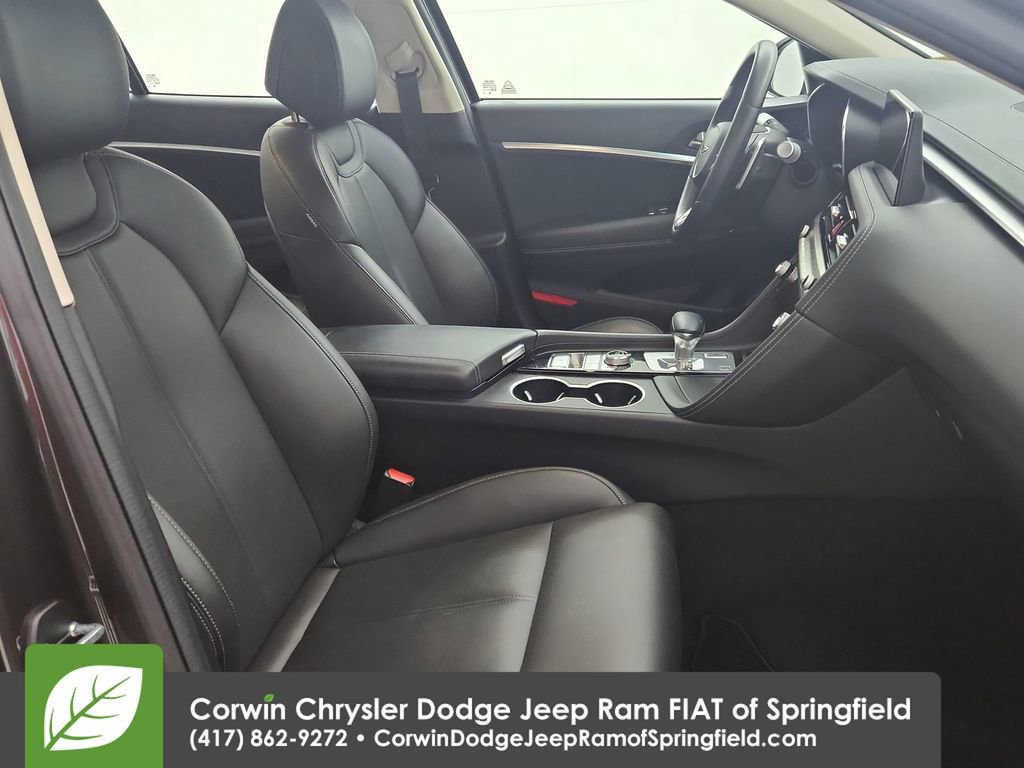 Used 2025 Genesis G70 2.5T image 31