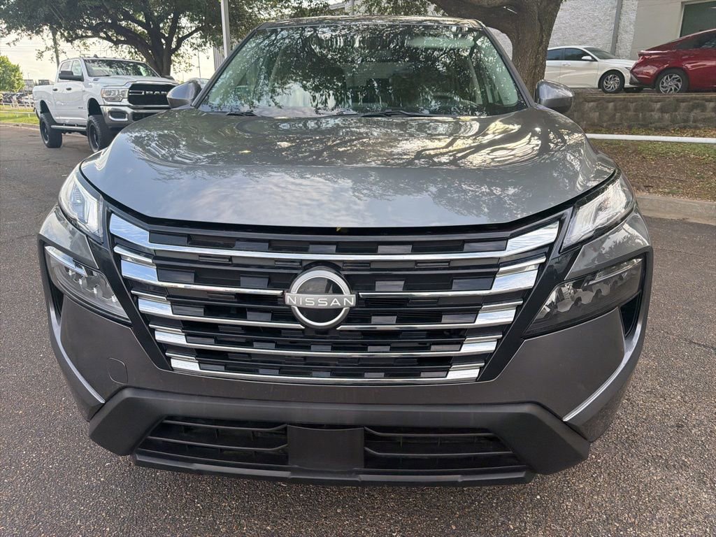 Used 2025 Nissan Rogue SV image 6