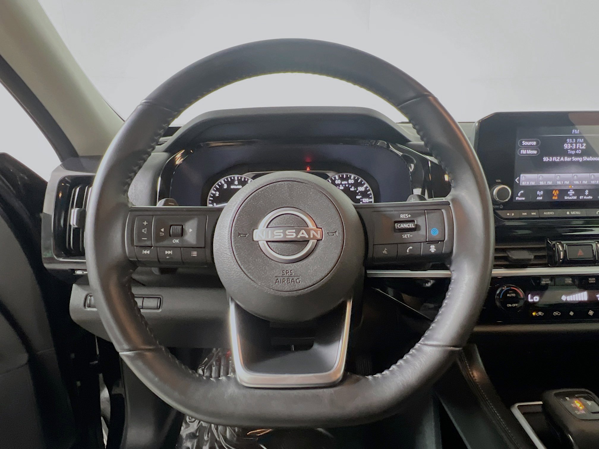 Used 2024 Nissan Pathfinder SV image 18