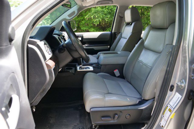 Used 2020 Toyota Tundra Limited w/ Limited Premium Package AWD/4WD image 3
