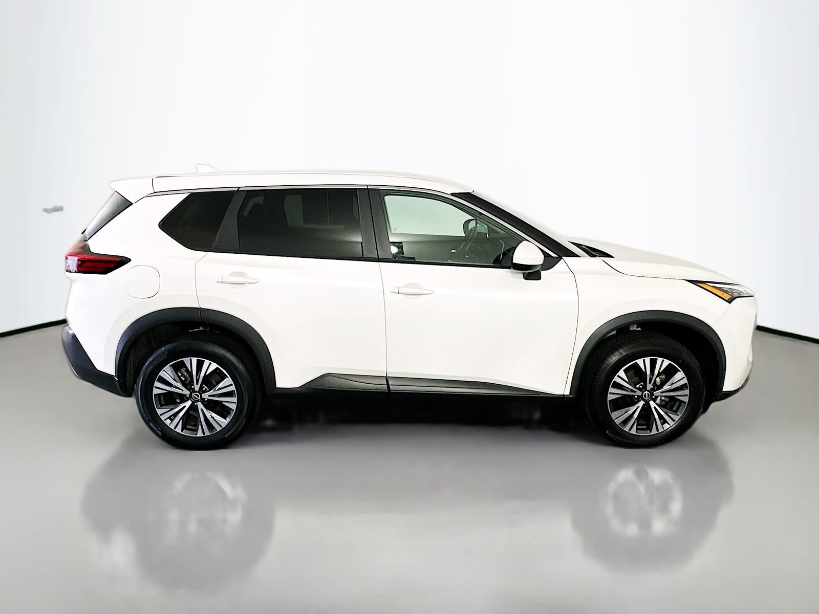 Used 2023 Nissan Rogue SV FWD image 8