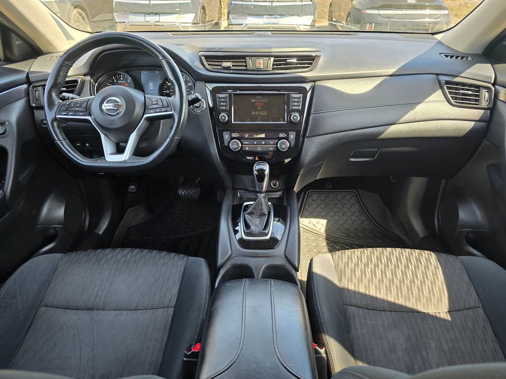 Used 2018 Nissan Rogue SV AWD/4WD image 16