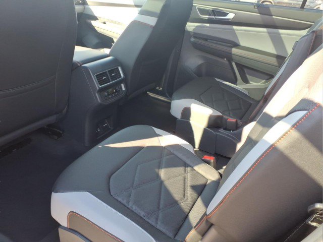 New 2026 Volkswagen Atlas Peak Edition AWD/4WD image 11