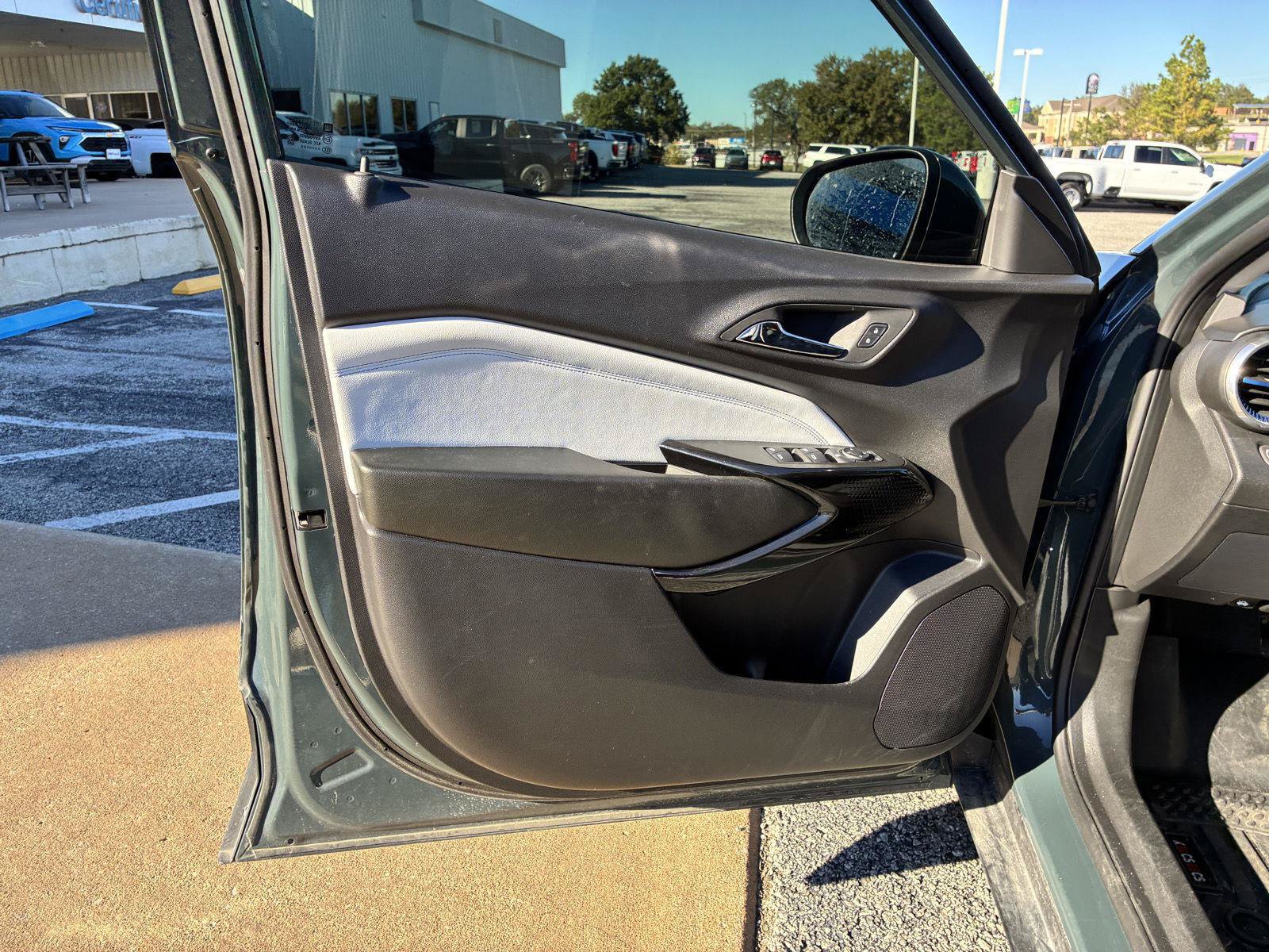 Used 2025 Chevrolet Trax LT w/ Driver Confidence Package FWD image 15