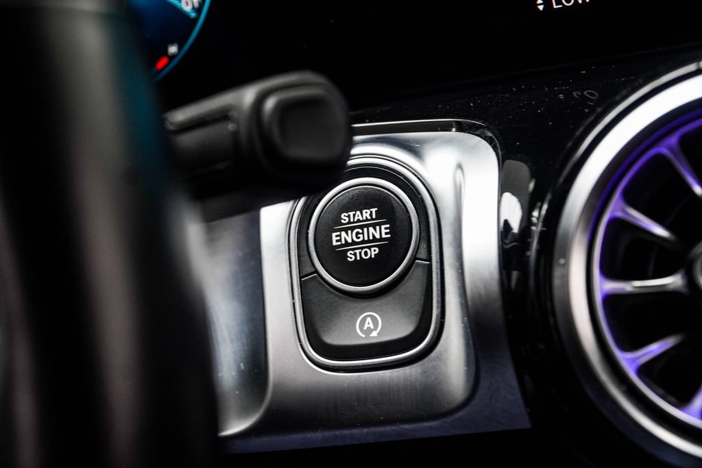 Used 2022 Mercedes-Benz GLB 250 4MATIC w/ Premium Package Lite image 24