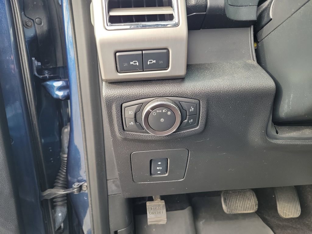 Used 2017 Ford F150 Platinum w/ Equipment Group 701A Luxury RWD image 15
