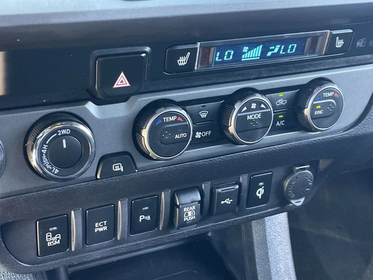 Used 2023 Toyota Tacoma TRD Off-Road w/ TRD Premium Off Road Package image 26