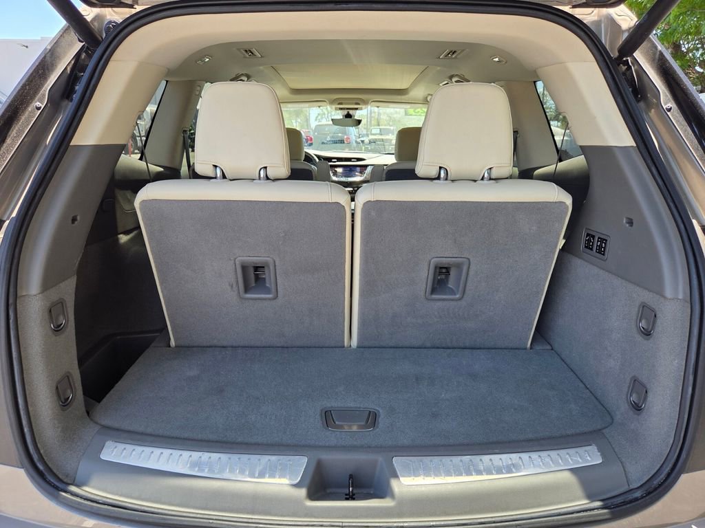 Used 2023 Cadillac XT6 Premium Luxury w/ Technology Package FWD image 9