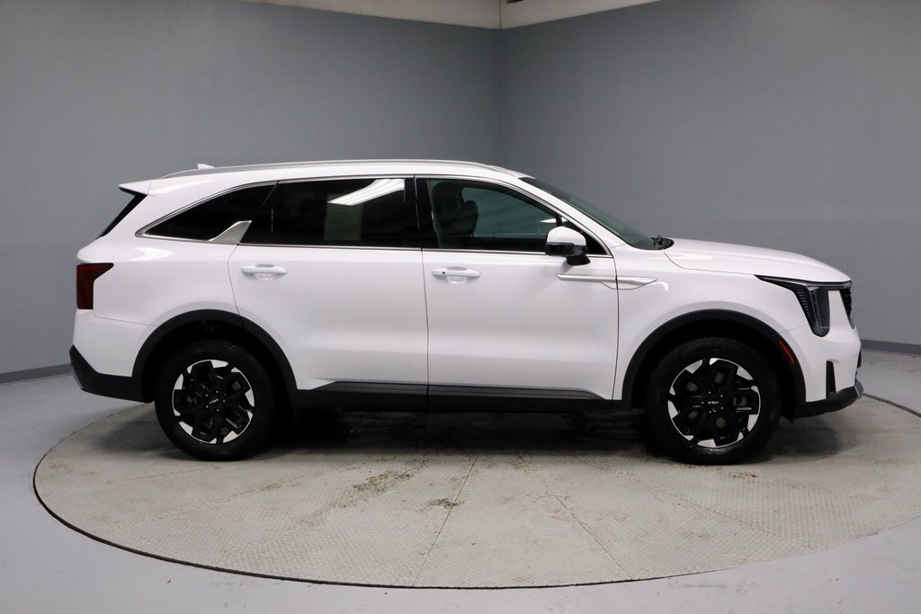 Used 2024 Kia Sorento S image 14