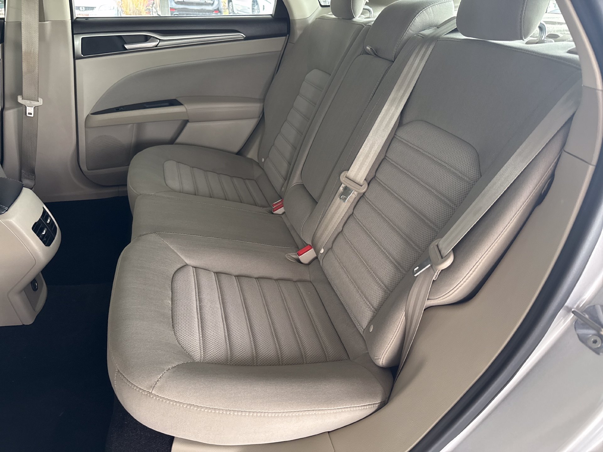 Used 2019 Ford Fusion SE FWD image 22