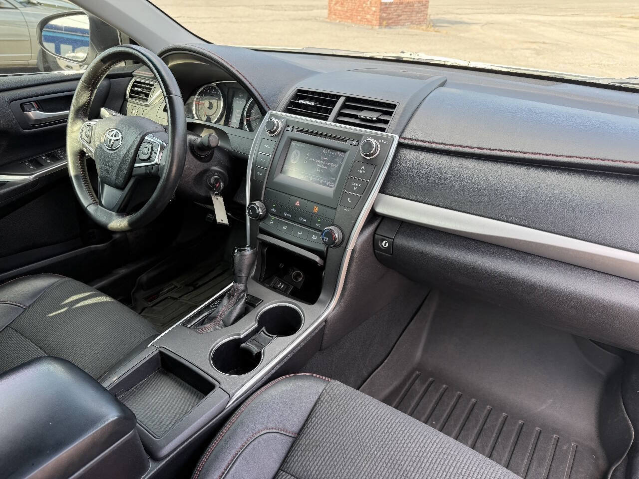 Used 2017 Toyota Camry SE FWD image 12