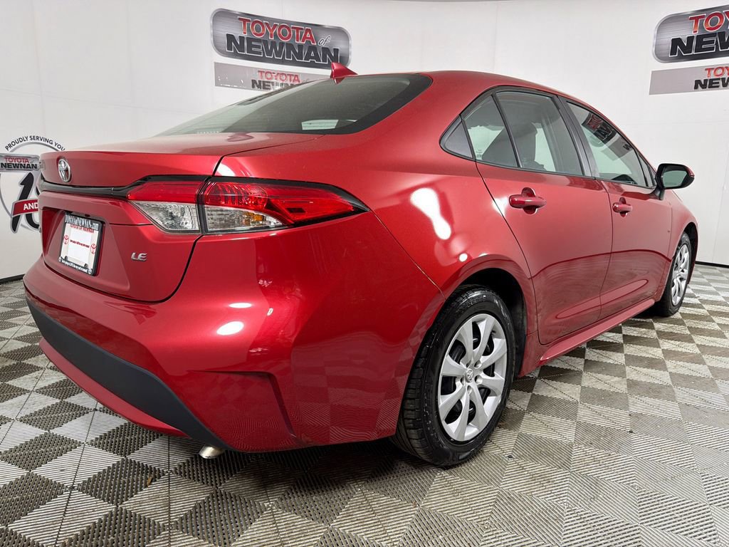 Used 2021 Toyota Corolla LE image 3