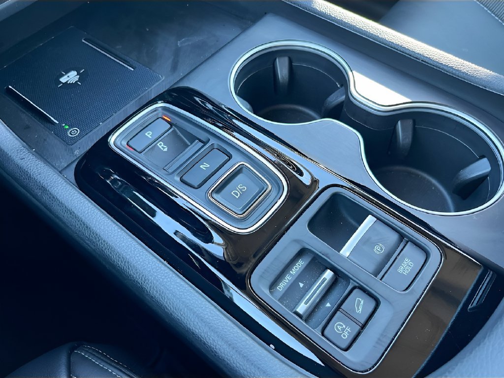Used 2025 Honda Pilot Touring image 17
