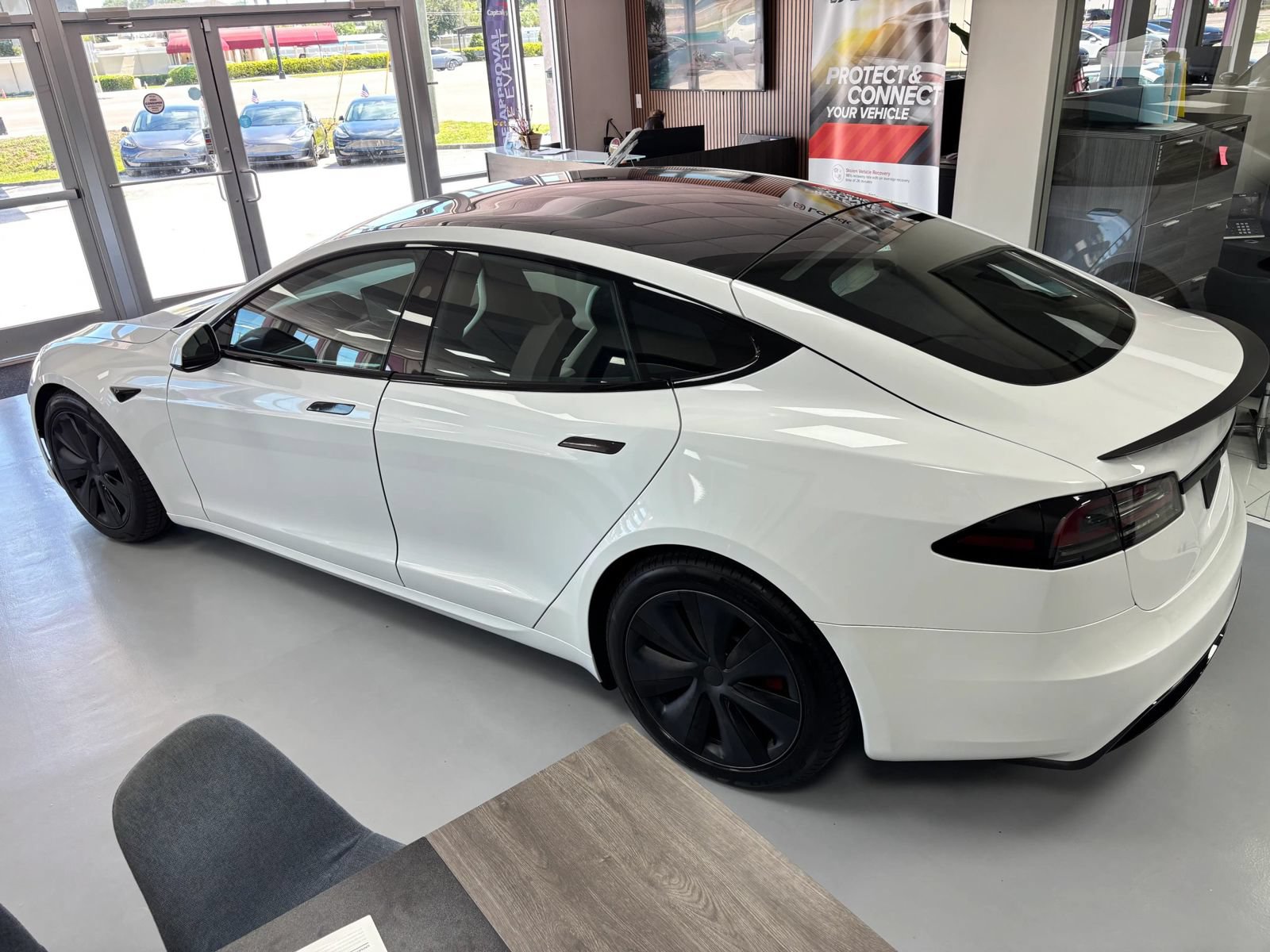 Used 2025 Tesla Model S Plaid AWD/4WD image 5