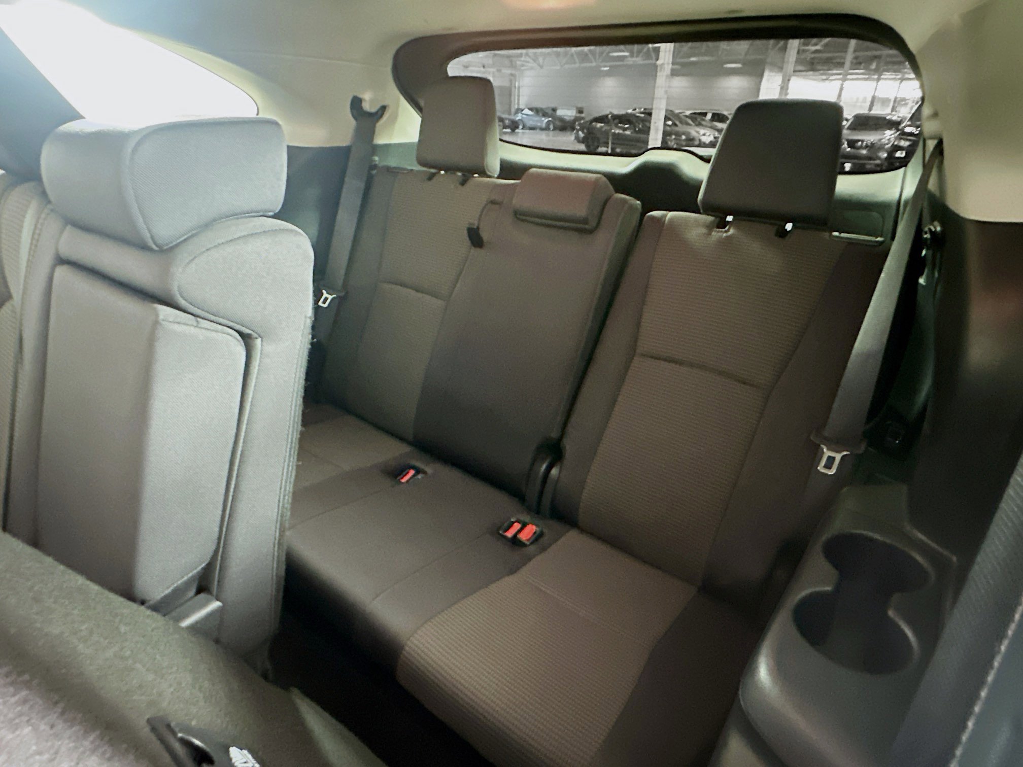 Used 2025 Toyota Highlander LE FWD image 29