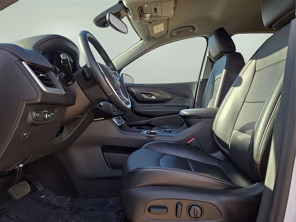 Used 2024 GMC Terrain SLT image 25