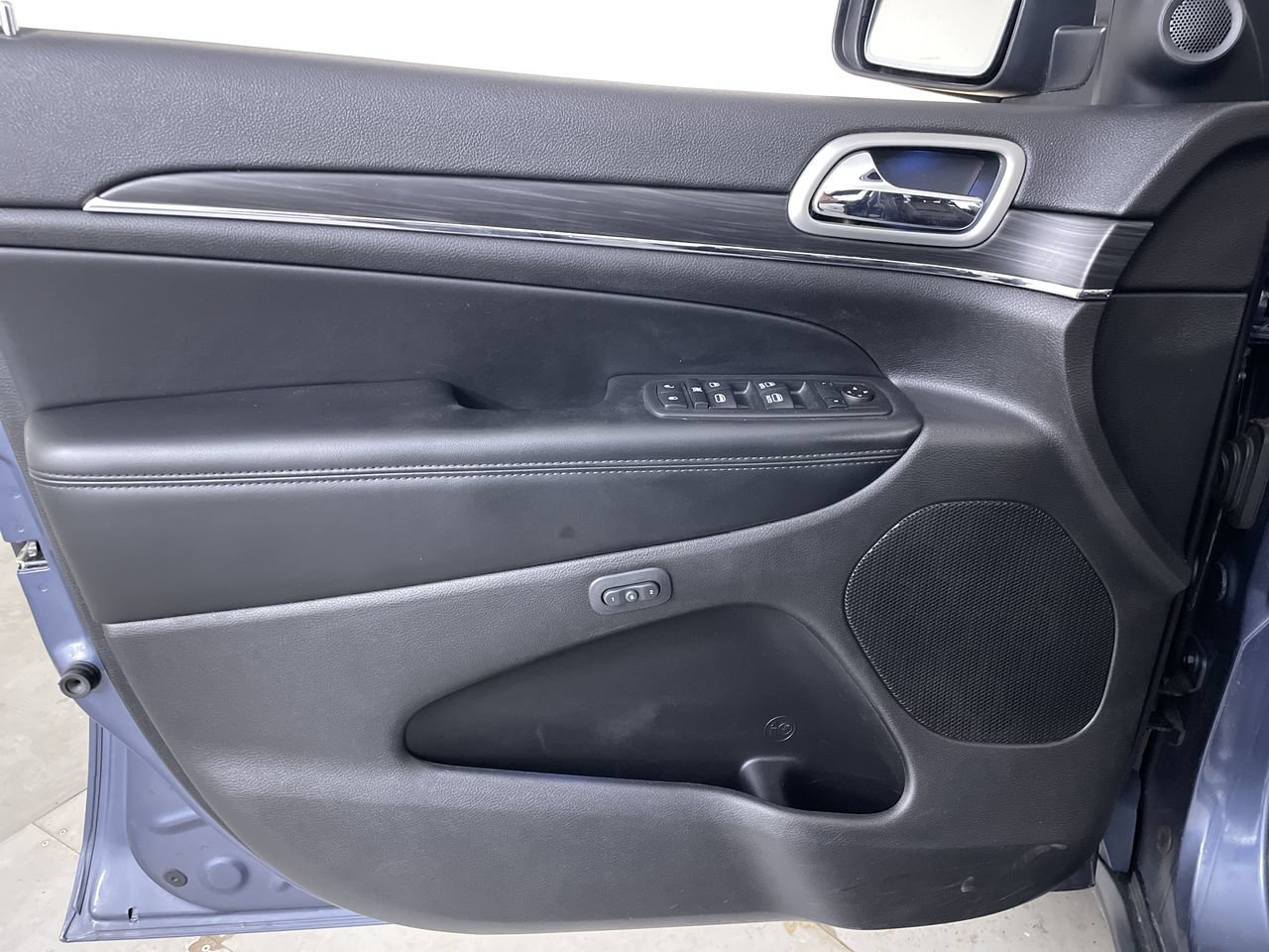 Used 2020 Jeep Grand Cherokee Limited AWD/4WD image 11