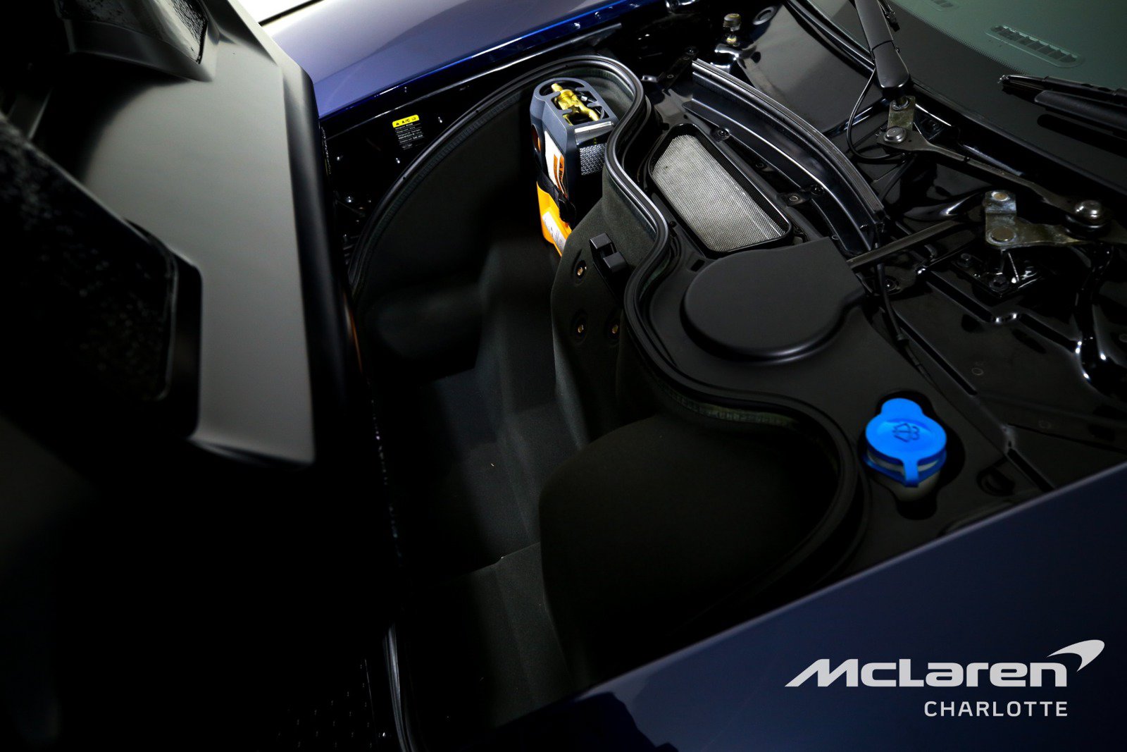 Used 2005 Ford GT RWD image 23