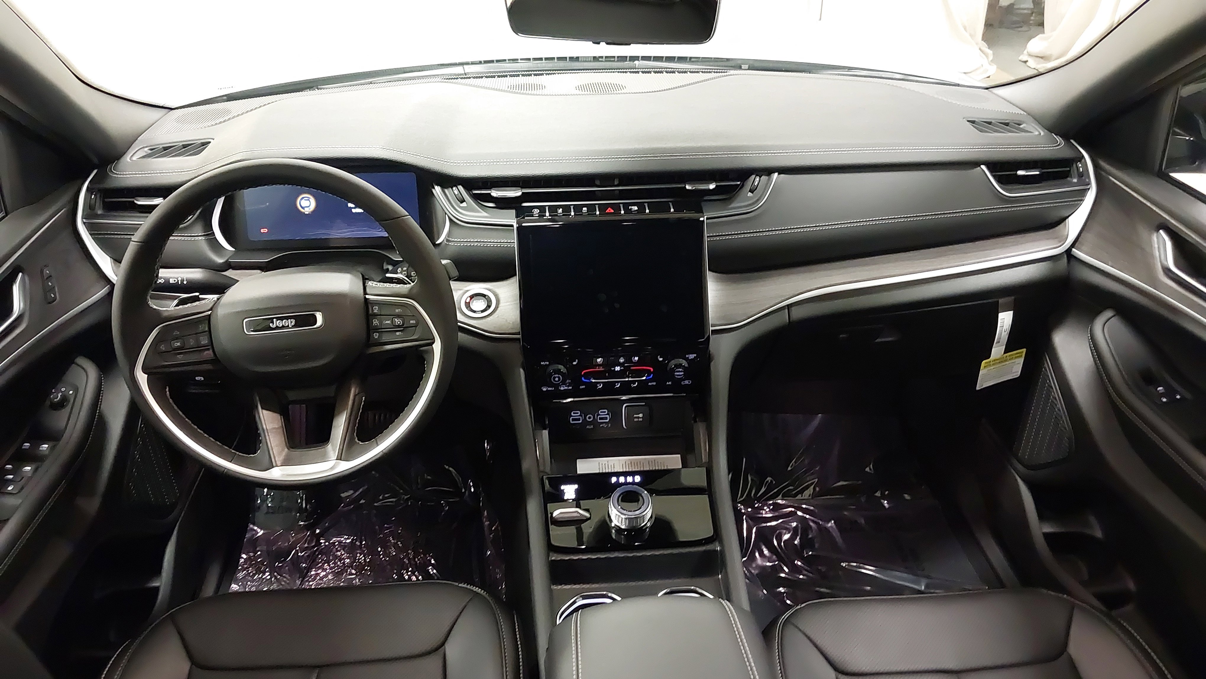 New 2025 Jeep Grand Cherokee L Limited w/ Luxury Tech Group II image 26