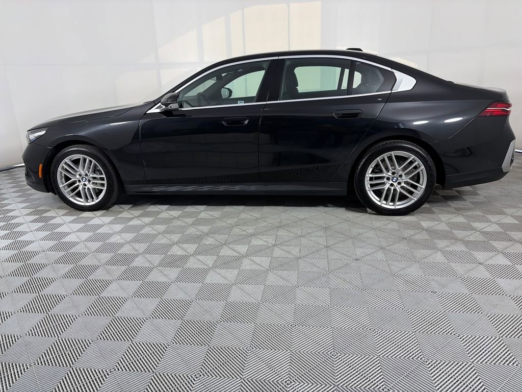 Used 2024 BMW 530i xDrive image 4