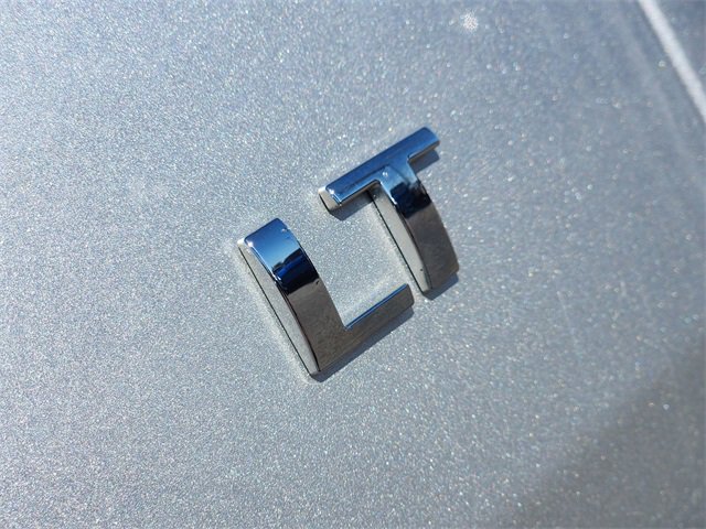 Used 2021 Chevrolet Traverse LT image 12