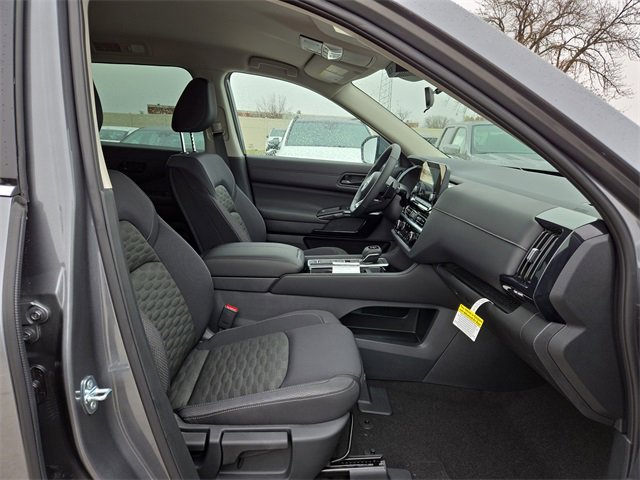 New 2025 Nissan Pathfinder SV w/ Black Appearance Package image 15