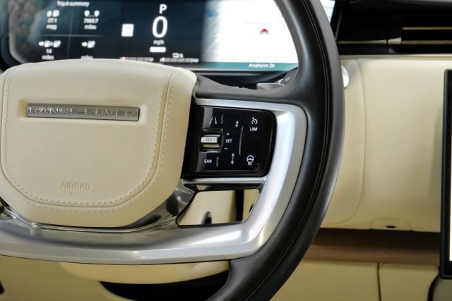 Used 2025 Land Rover Range Rover SE AWD/4WD image 24