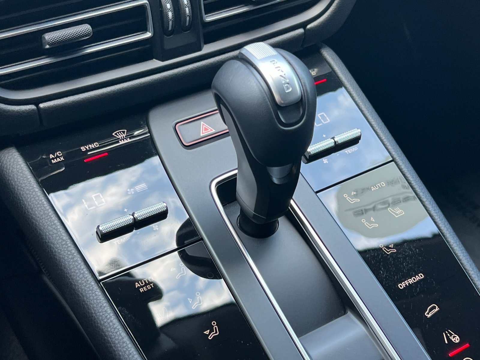 Certified 2026 Porsche Macan AWD/4WD image 25