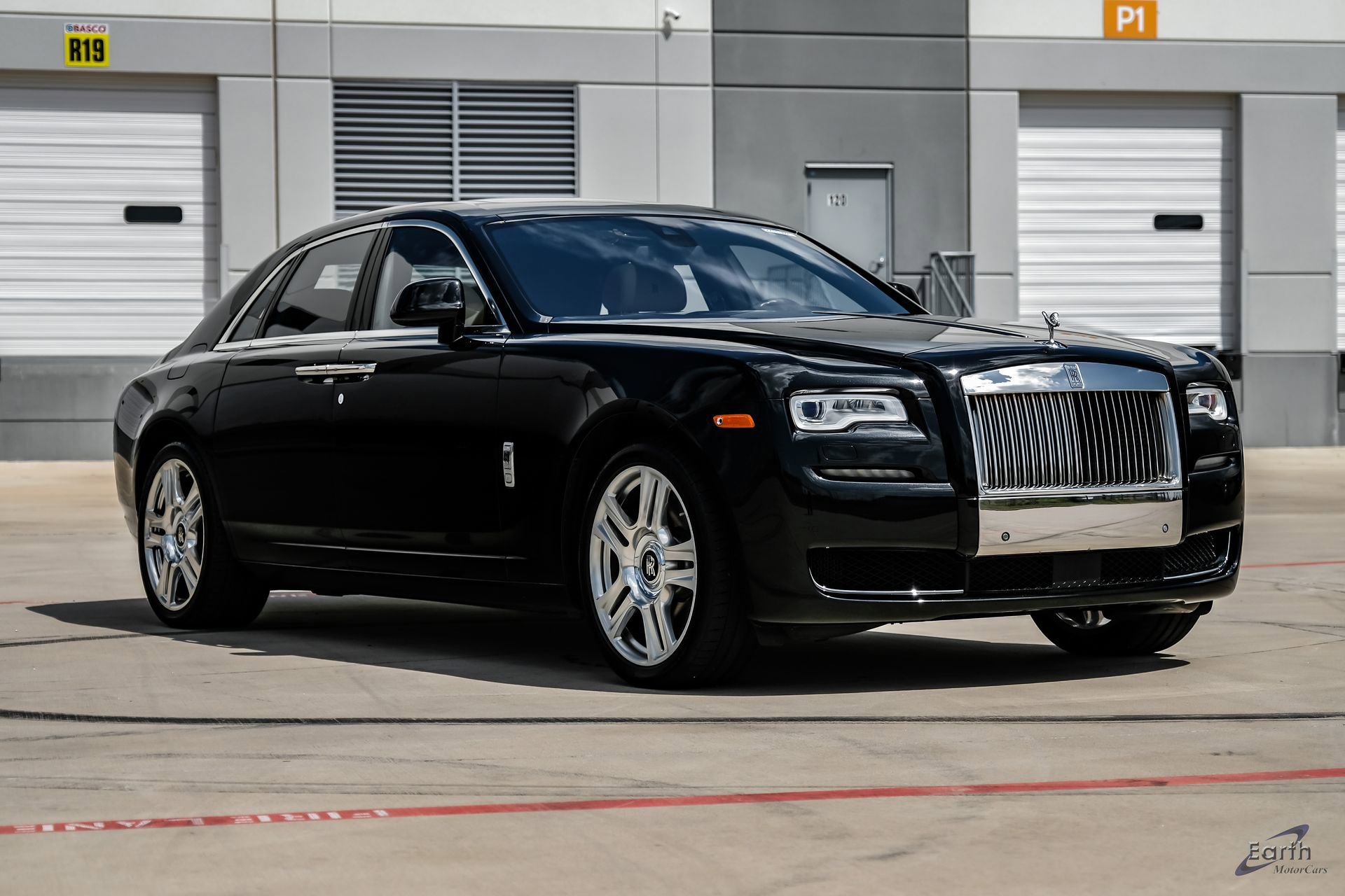 Used 2017 Rolls-Royce Ghost RWD image 27