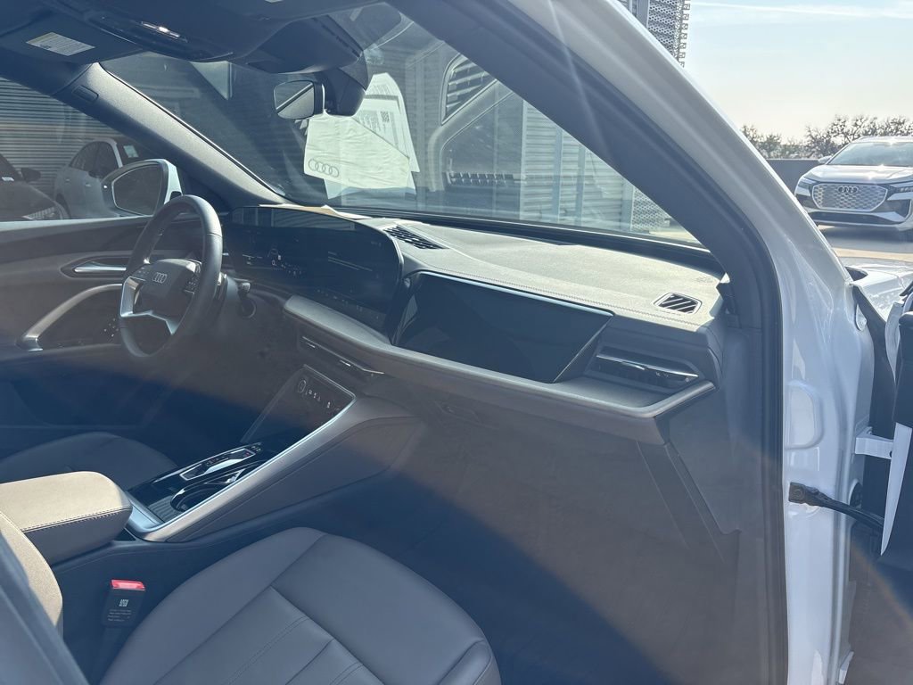 Used 2025 Audi Q5 Premium w/ Convenience Package image 15