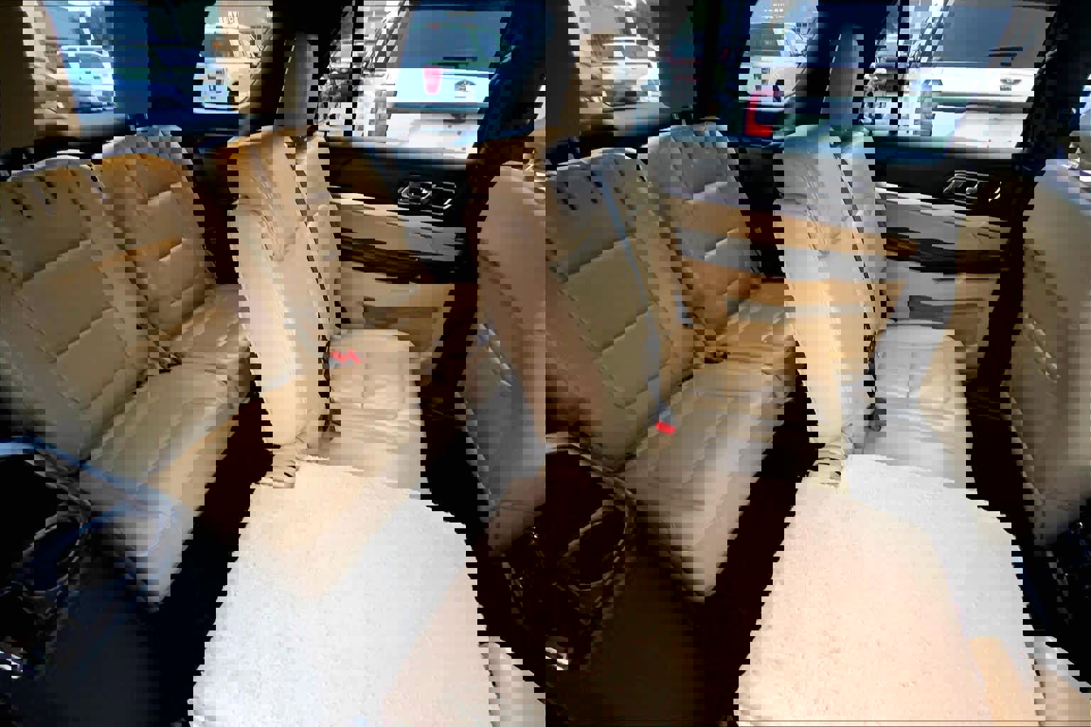 Used 2017 Ford Explorer XLT w/ Equipment Group 202A FWD image 18