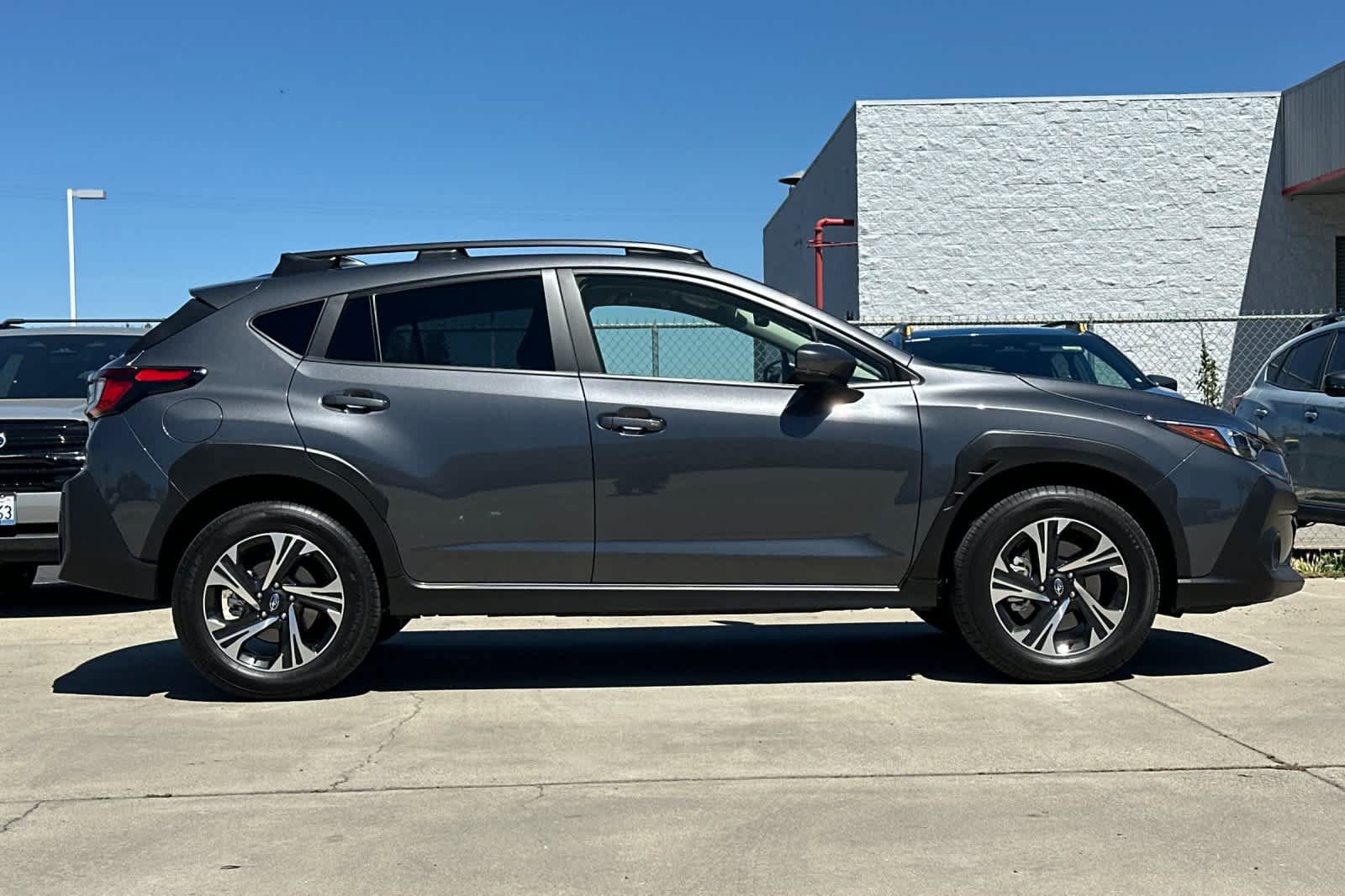 Used 2025 Subaru Crosstrek 2.0i Premium w/ Crosstrek Mirror Package AWD/4WD image 2