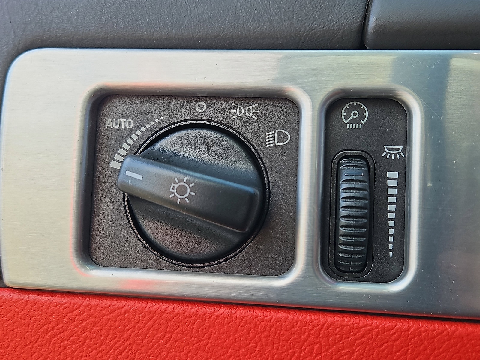 Used 2002 Ford Thunderbird image 22