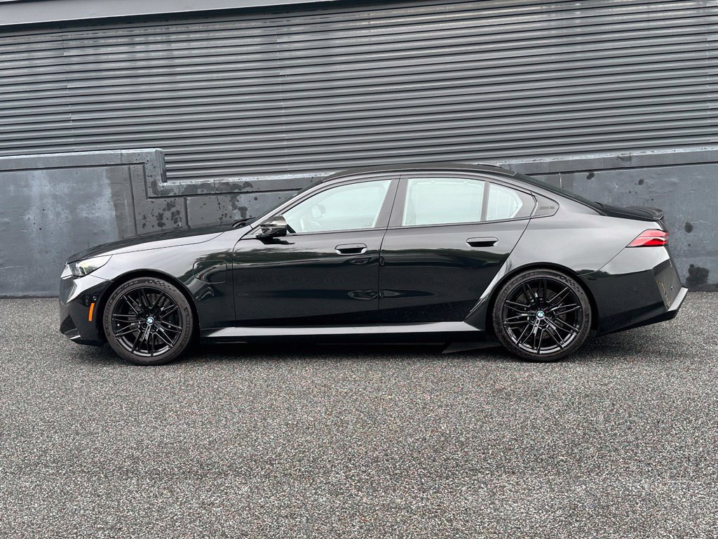 Used 2025 BMW M5 w/ Carbon Package AWD/4WD image 7