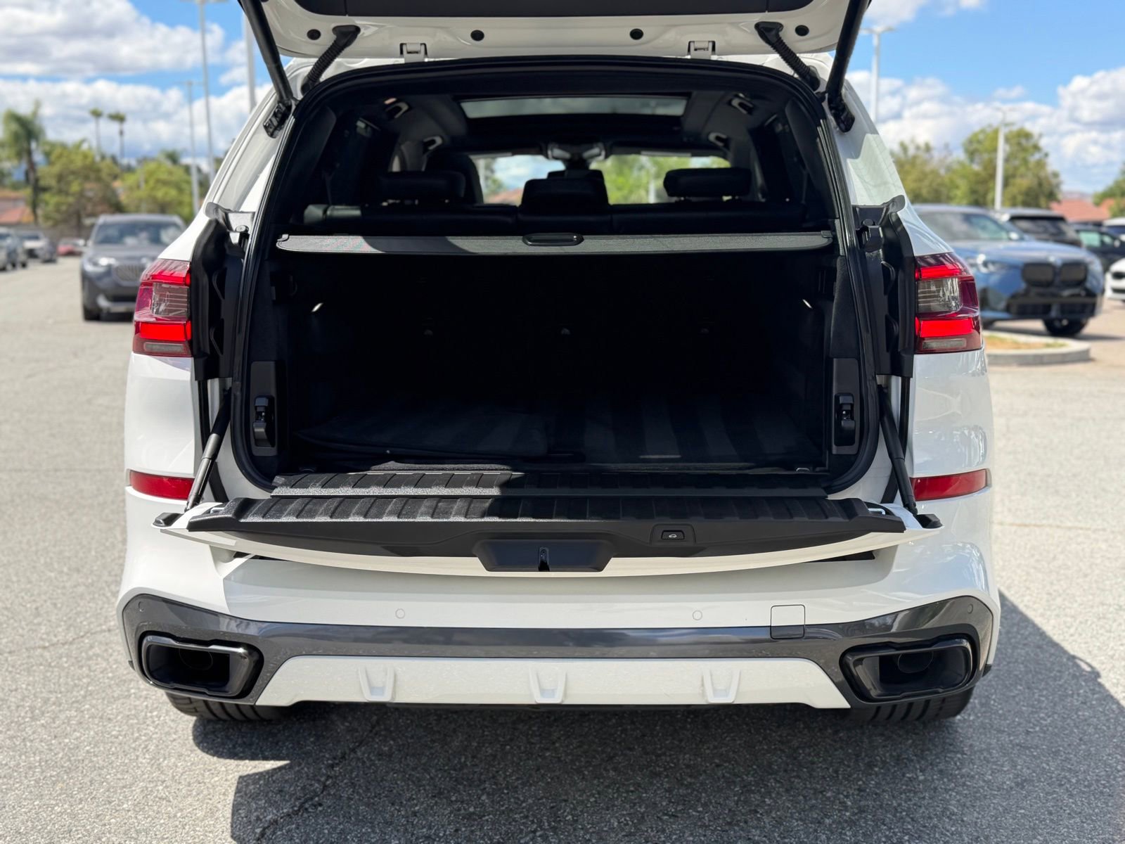 Certified 2022 BMW X5 xDrive40i w/ M Sport Package image 17