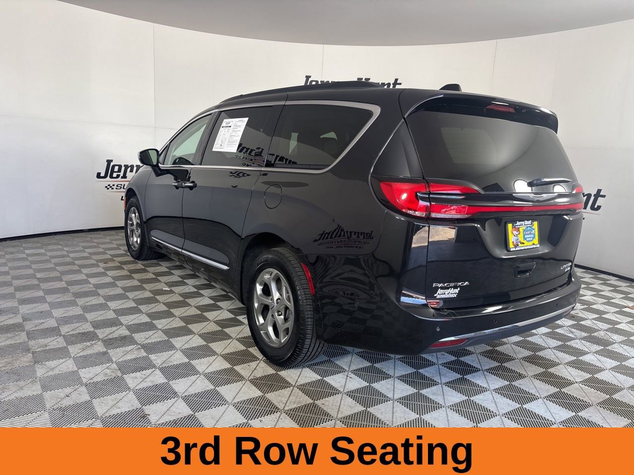 Used 2023 Chrysler Pacifica Limited image 7