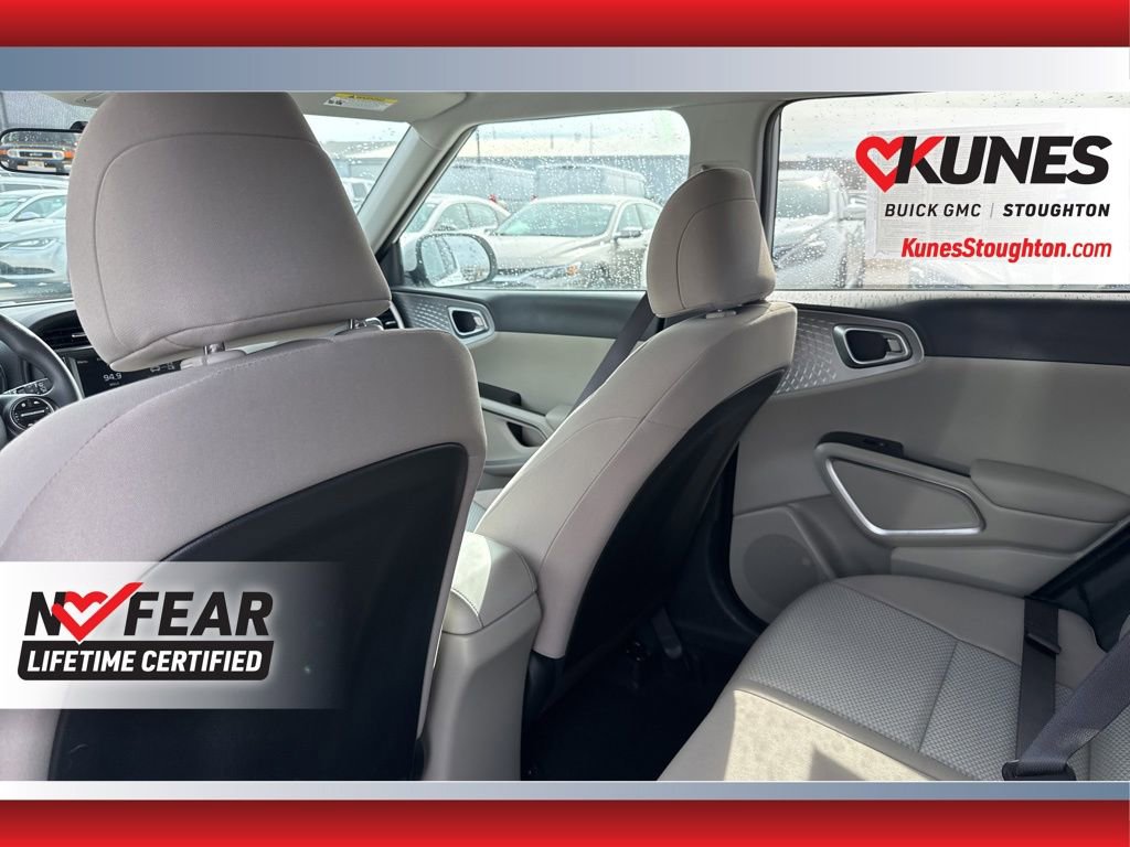 Used 2025 Kia Soul LX image 36