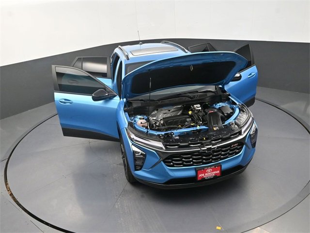 Used 2025 Chevrolet Trax RS w/ Sunroof Package image 39