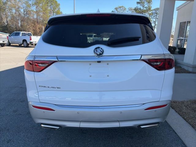 Used 2023 Buick Enclave Essence image 7