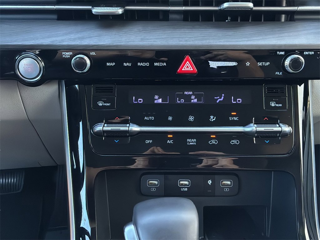 Certified 2024 Kia Carnival EX image 22