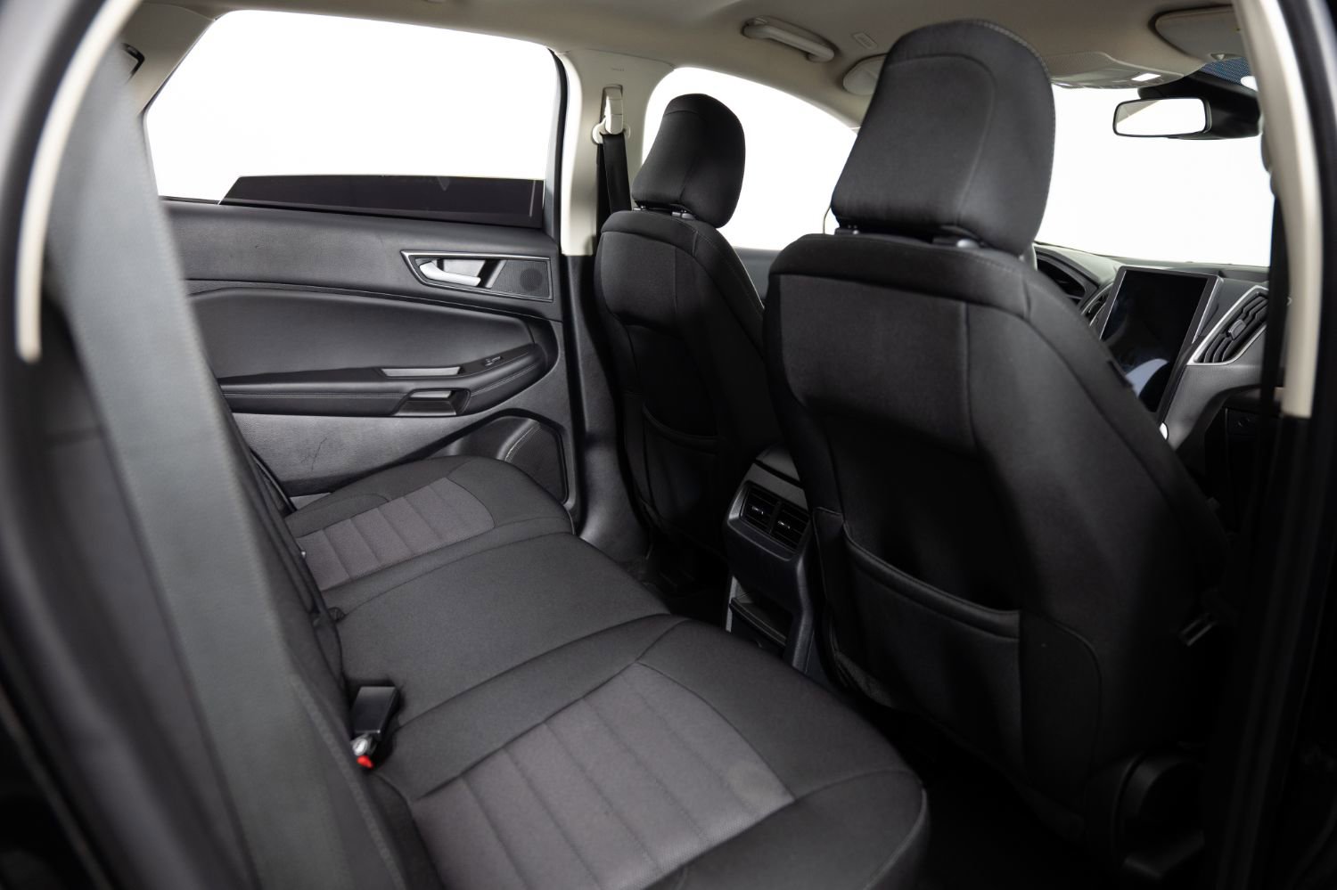 Used 2022 Ford Edge SE w/ Black Appearance Package image 22